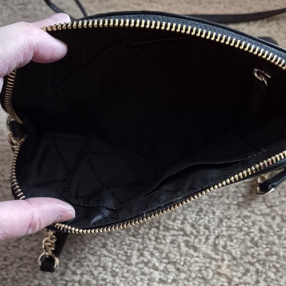 LIKE NEW!!! Michael Kors Black Crossbody with Gold Hardware - Picture 5 of 9